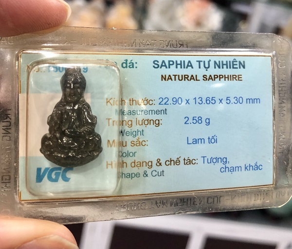 Mặt Phật Bà Quan Âm Đá Sapphire Tự Nhiên 1600119