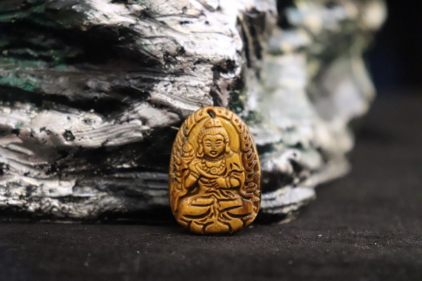 Phật Bản Mệnh (Tuổi Ngọ) - Đại Thế Chí Bồ Tát Đá Thạch Anh Mắt Hổ Vàng - DTCMH250