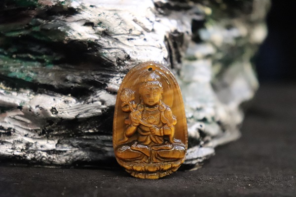 Phật Bản Mệnh (Tuổi Ngọ) - Đại Thế Chí Bồ Tát Đá Thạch Anh Mắt Hổ Vàng - DTCMH350