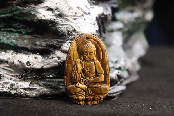 Phật Bản Mệnh (Tuổi Tuất, Tuổi Hợi) - Phật A Di Đà Thạch Anh Mắt Hổ Vàng - ADMV350